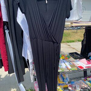 Heart and Hips Black Sleeved Jumpsuit Sz Small, V Neck, Ruched Legs Tie at Waist